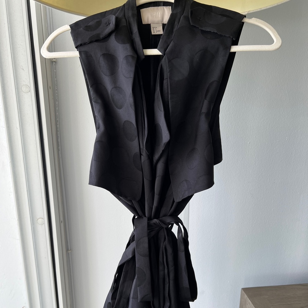 H&M black sleeveless vest jacket
